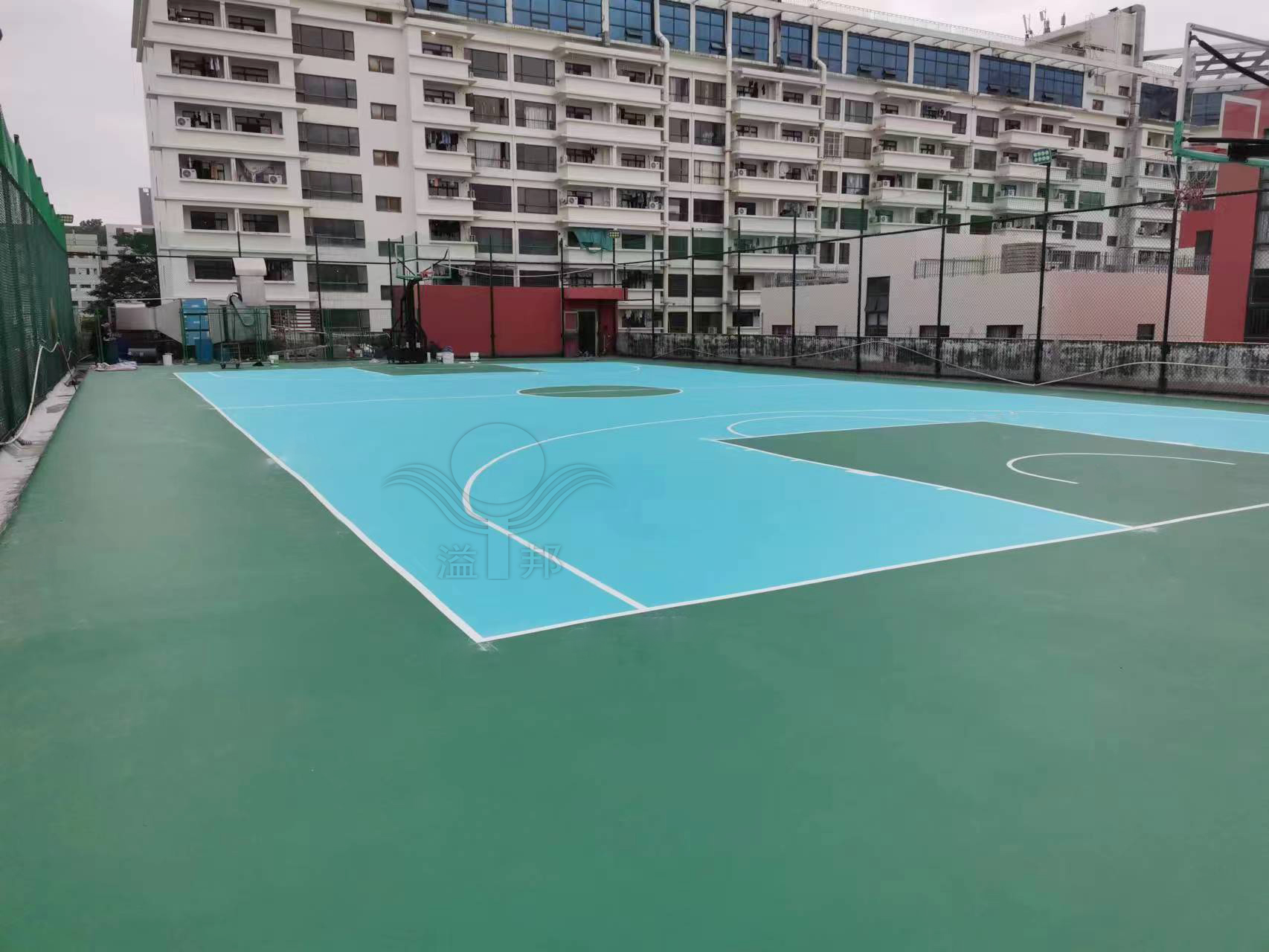 建一個籃球場需要多少錢？哪個籃球場建設(shè)廠家最劃算？