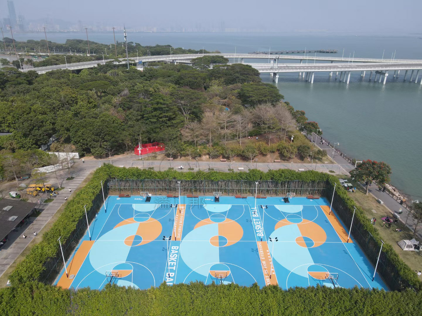 建一個籃球場需要多少錢，選擇什么材質(zhì)，2023溢邦體育給您透徹回答